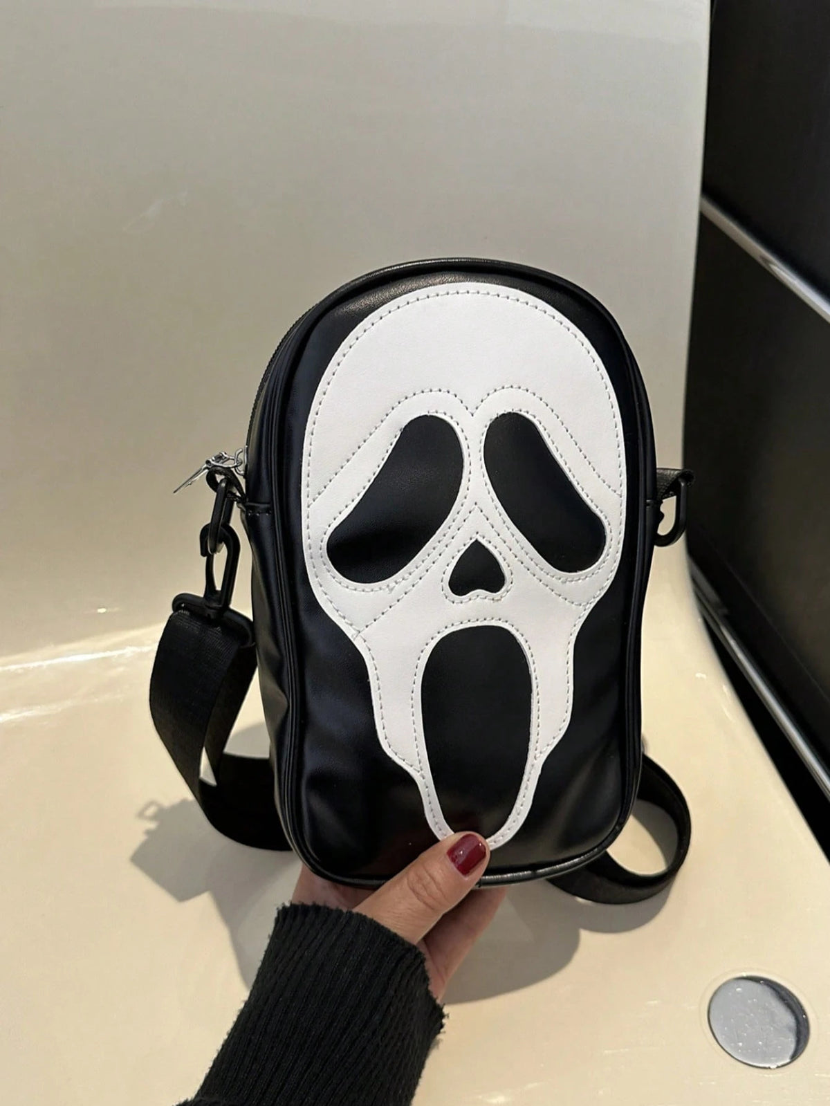 1pc Peach Tree Minimalist Solid Color Letter Print Adjustable Strap Zipper Closure Crossbody Chest Bag For Men, Casual Versatile Daily, Work, Sports, Travel